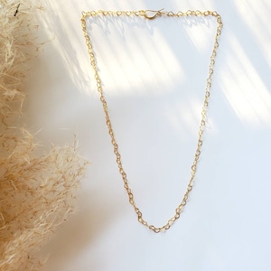 Dainty gold heart chain// Sweet Valentine's Day heart necklace/  24k gold plated 90s gold link chain// dainty gold chain// everyday layering