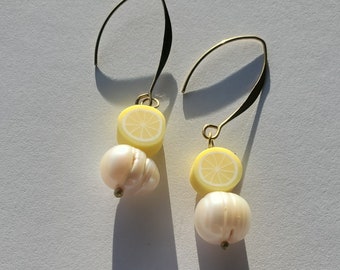 Modern lemon clay dangle earrings// pearl drop earrings// white pearl earrings// statement  pearl earrings//freshwater pearl jewelry