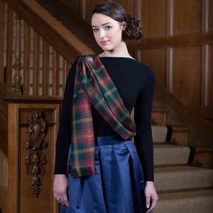Damen Scottish Tartan Sash Traditionelles kariertes Schulter-Accessoire mit kostenloser passender Brosche Für Hochzeiten keltische Ereignisse in 50+ Tartans