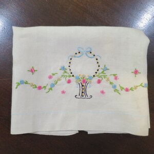 Flower Basket Linen Tea Towel Pink Blue Yellow Floral Hand Embroidery Fine Linen Dish Towel 25 x 17 inches Vintage 1940's Kitchen Towel image 1
