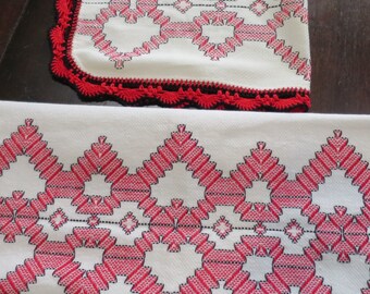 Swedish Huck Weave Dish Towel Shelf Scarf White Cotton Towel w/ Red Embroidery Lace Borders 16 x 28 inch Vintage 1950s Kitchen Decor