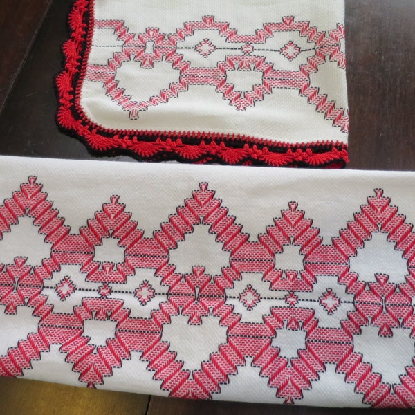 Swedish Huck Weave Dish Towel Shelf Scarf White Cotton Towel w/ Red Embroidery Lace Borders 16 x 28 inch Vintage 1950s Kitchen Decor