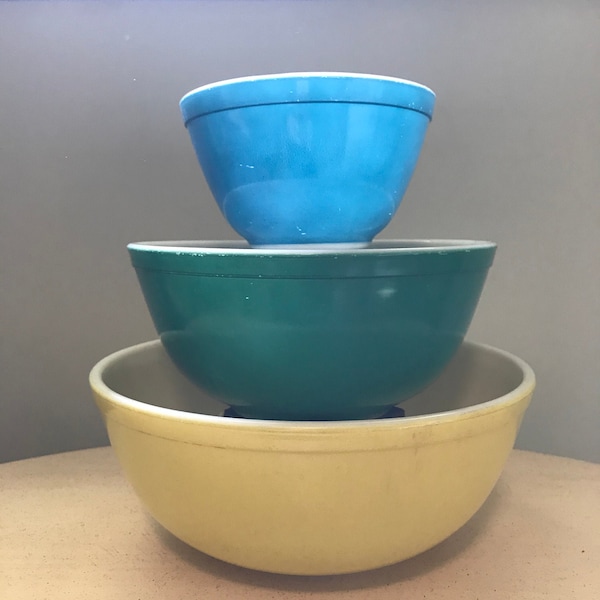 3 Pyrex Bowl Set Primary Colors Yellow, Green, Blue 4 Qt. 2.5 Qt. 1.5 Pt. 404, 403, 401 Size Vintage 1950s Mixing Serving Oven to Table