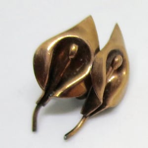 Stuart Nye Copper Earrings Hand Wrought Calla Lily Flowers Mid Century Screw Back Earrings  Vintage 1950s-60s Classic Fashion Earrings