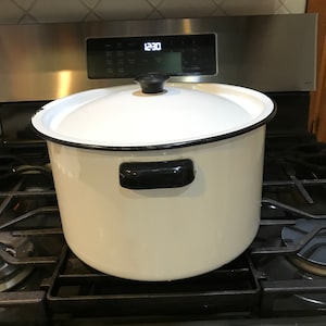 White Enamel Stock Pot 12 Qt. Black Trim Matching Lid Large Soup, Pasta Kettle Vintage 1940s Kitchen Ware 11.5 x 6.5 inches