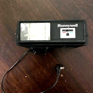 Honeywell Auto Strobe Light 52 Electronic Flash Unit Vintage 1970s Add On