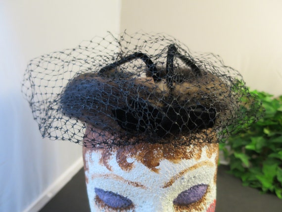Ladies Vintage Hat With Mink Fur, Netting & Black Velvet Bow Vintage Black Velvet Ring Hat: Mink Fur Band, Net Bow - MCM  main image 4