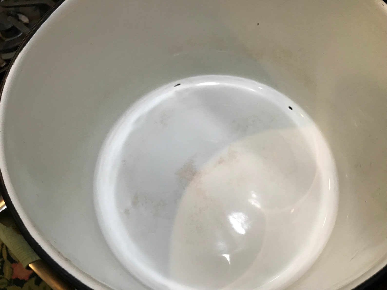 White Enamel Stock Pot 2 Gallon Black Trim Domed Lid Large 8 Etsy