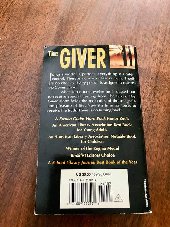 The Giver Book By Lois Lowry Newbery Regina Award Winner - Etsy Sweden