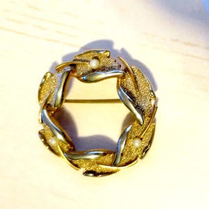 Kramer Circle Leaf  Brooch Pearl Accents Textured, Curled Leaves Vintage 1950s Fashion Brooch  1 5/8 inch