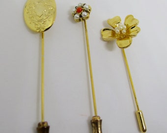 金色の星と鎖の盾型ピンバッジ ピンバッジ 城ロゴ 金 金メッキ 丸型 バッジ バッチ ピンズ 城