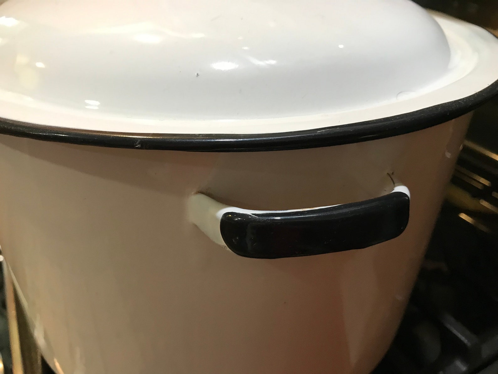 White Enamel Stock Pot 2 Gallon Black Trim Domed Lid Large 8 Etsy