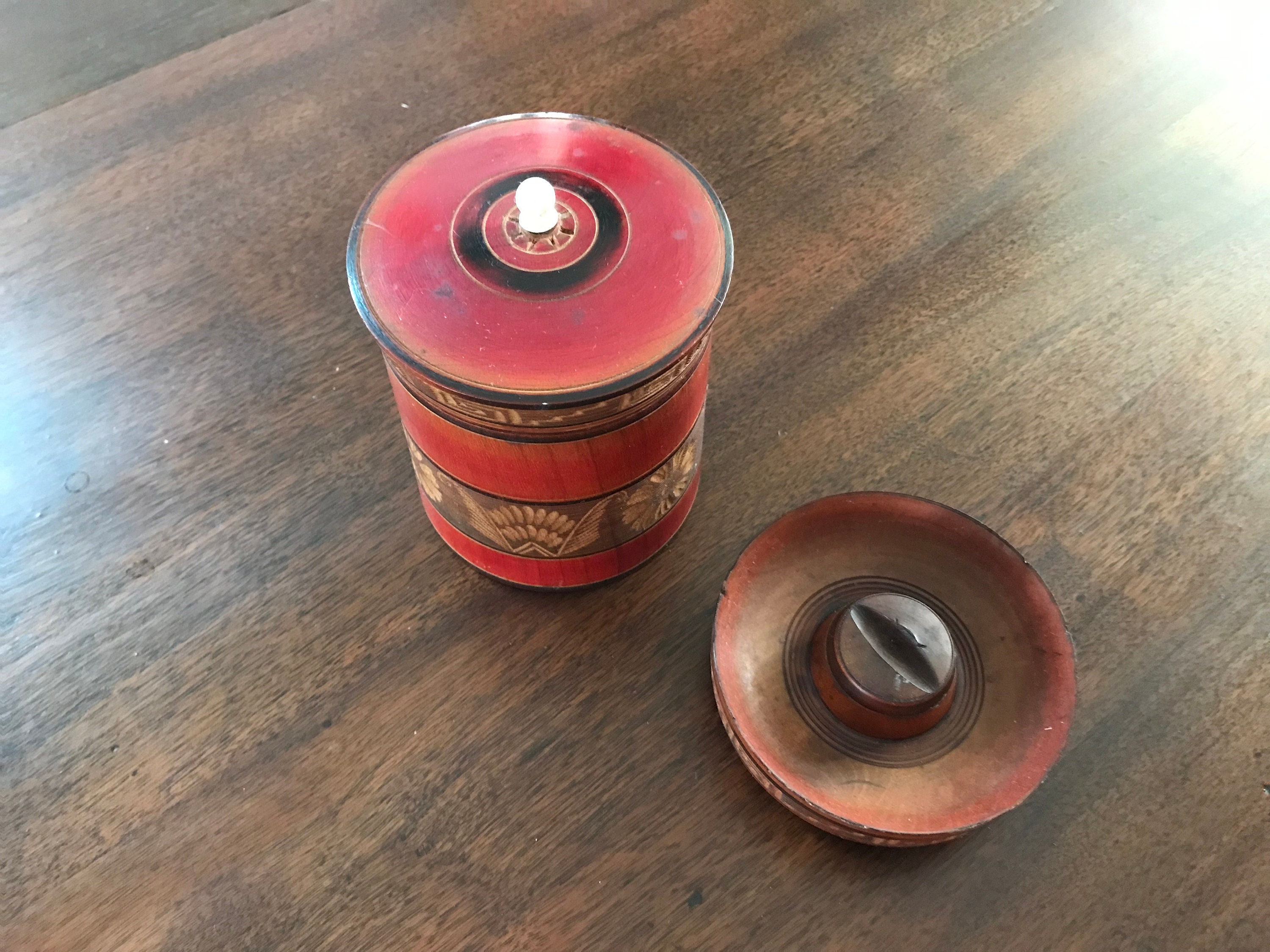Round Cigarette Box