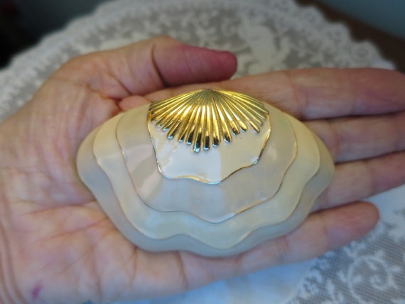 Sea Shell Brooch Taupe Cream Gold Accents Large 3… - image 5
