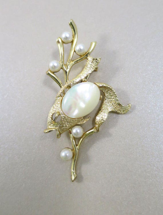 Gold Pearl Fish Brooch Faux Pearls Mother of Pear… - image 1