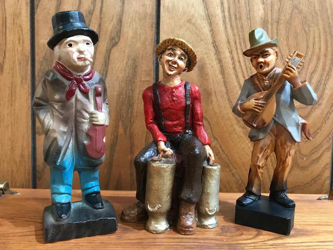 3 Musician Figurines 3 Street Musicians, Violin, Banjo, Drummer 56
