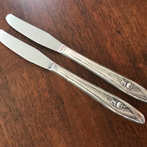 1956 Tulip Silver Plate 2  Grille Knives International Silver &quot;Tulip&quot; Flower Pattern Flatware