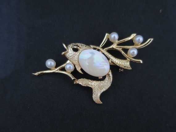 Gold Pearl Fish Brooch Faux Pearls Mother of Pear… - image 10