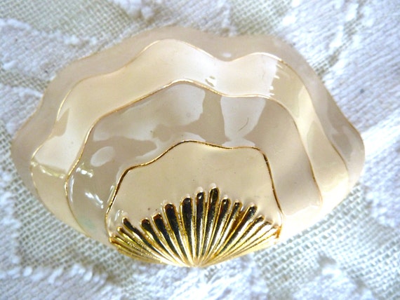 Sea Shell Brooch Taupe Cream Gold Accents Large 3… - image 1