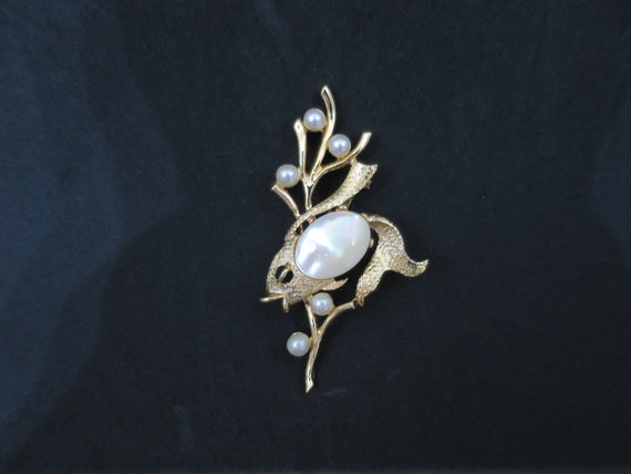 Gold Pearl Fish Brooch Faux Pearls Mother of Pear… - image 3