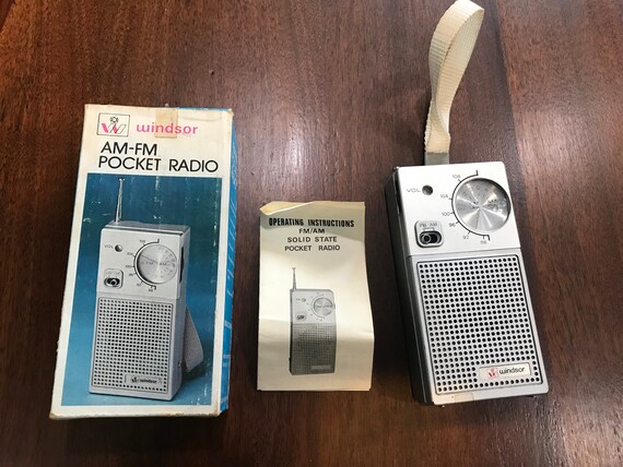 Windsor AM-FM Pocket Radio 2024SP Vintage 1980s Silver Plastic - Etsy