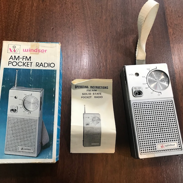 Windsor AM-FM Pocket Radio 2024SP Vintage 1980s Silver Plastic Case Telescopic Antenna Wrist Handle Battery Power