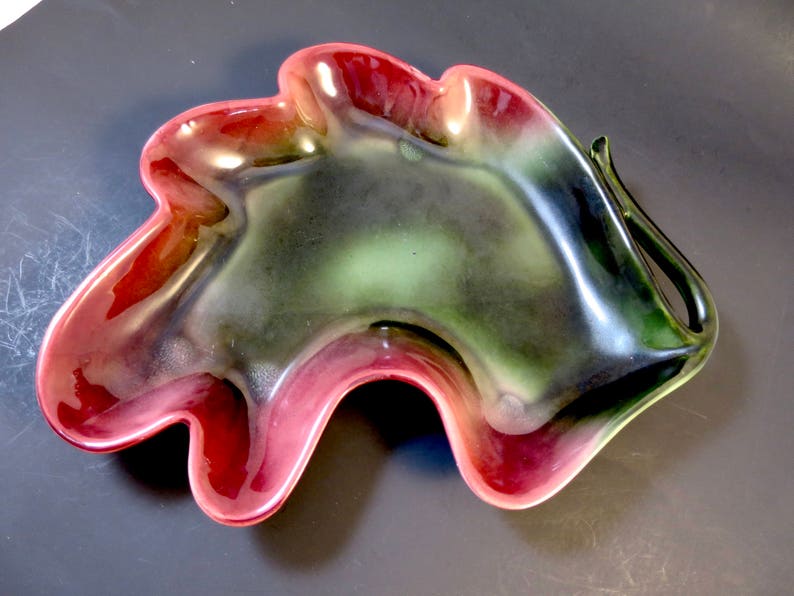 Oak Leaf Bowl Vintage Hull USA Pottery Modern Leaf Shape Dark Green inside Red Glaze Outside 13 x 10.5 inches MCM Centerpiece Bowl