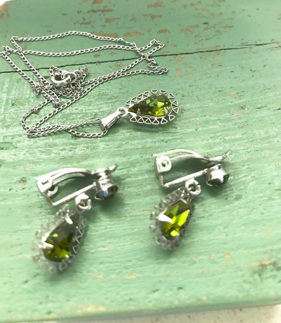 Green Teardrop Rhinestone Necklace & Earrings Sil… - image 4