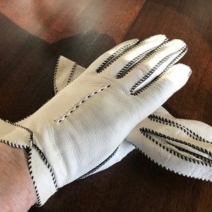 White Black Leather Gloves Black Top Stitching Size 7 Vintage 1960s  Soft Supple Leather Lined Fashion Driving Gloves w/ Turned Cuff Accent
