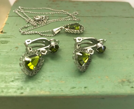 Green Teardrop Rhinestone Necklace & Earrings Sil… - image 7