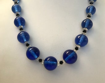 Collier ras de cou en cobalt vintage des années 1930, collier de perles de verre gradué, perles rondes graduées avec cristal, perles d'espacement noires 15 pouces vintage des années 1920-30
