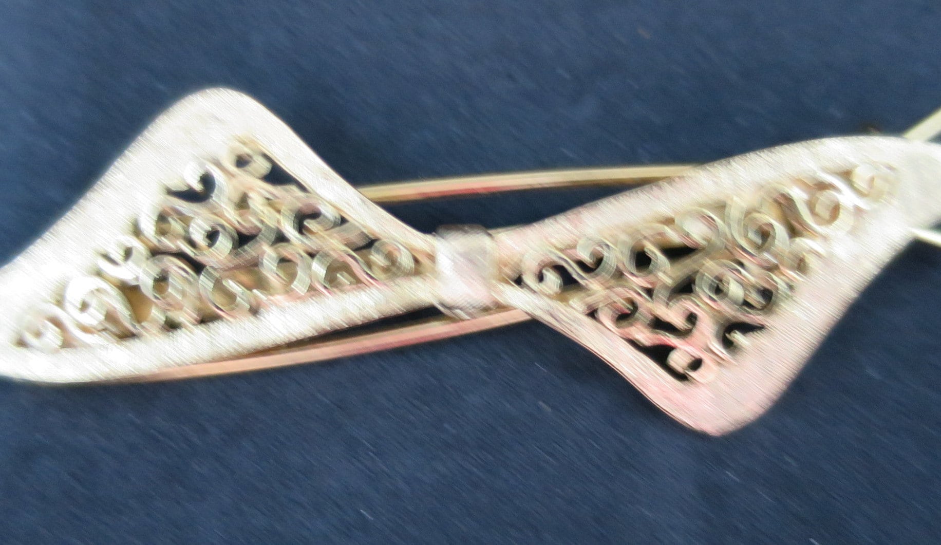 ✔️ ?Vintage Gold Tone Filigree Bow Porcelain Rose Barrette? GOLD BOW French Barrette| Rebekajewelry main image 3