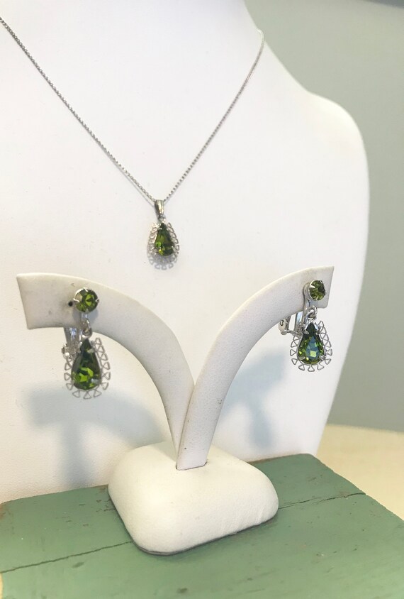 Green Teardrop Rhinestone Necklace & Earrings Sil… - image 1