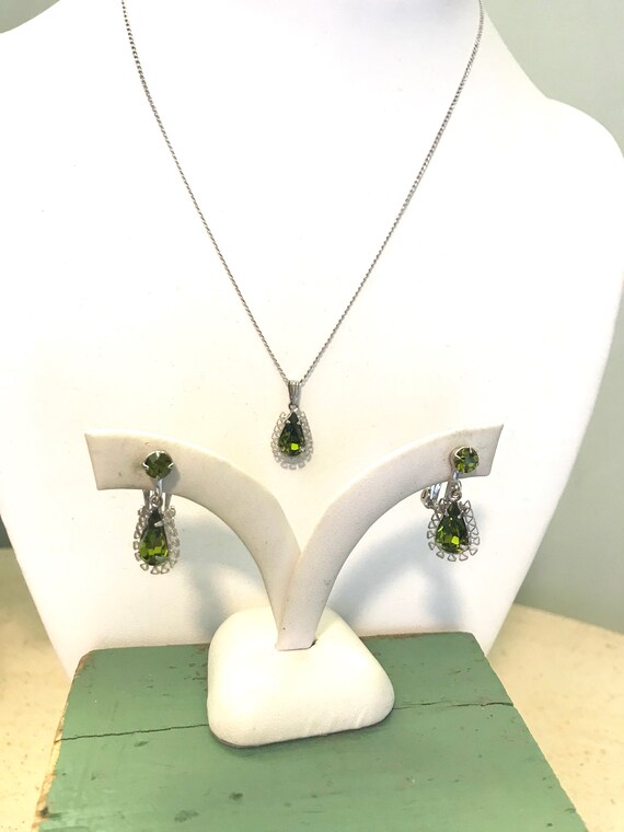 Green Teardrop Rhinestone Necklace & Earrings Sil… - image 8