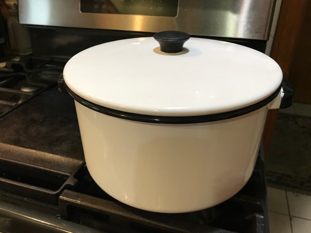 White Enamel Stock Pot 6 Qt. Black Trim, Handles Matching Lid Medium