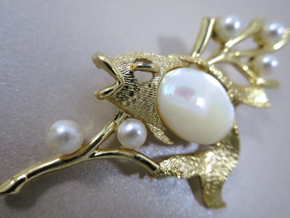 Gold Pearl Fish Brooch Faux Pearls Mother of Pear… - image 9