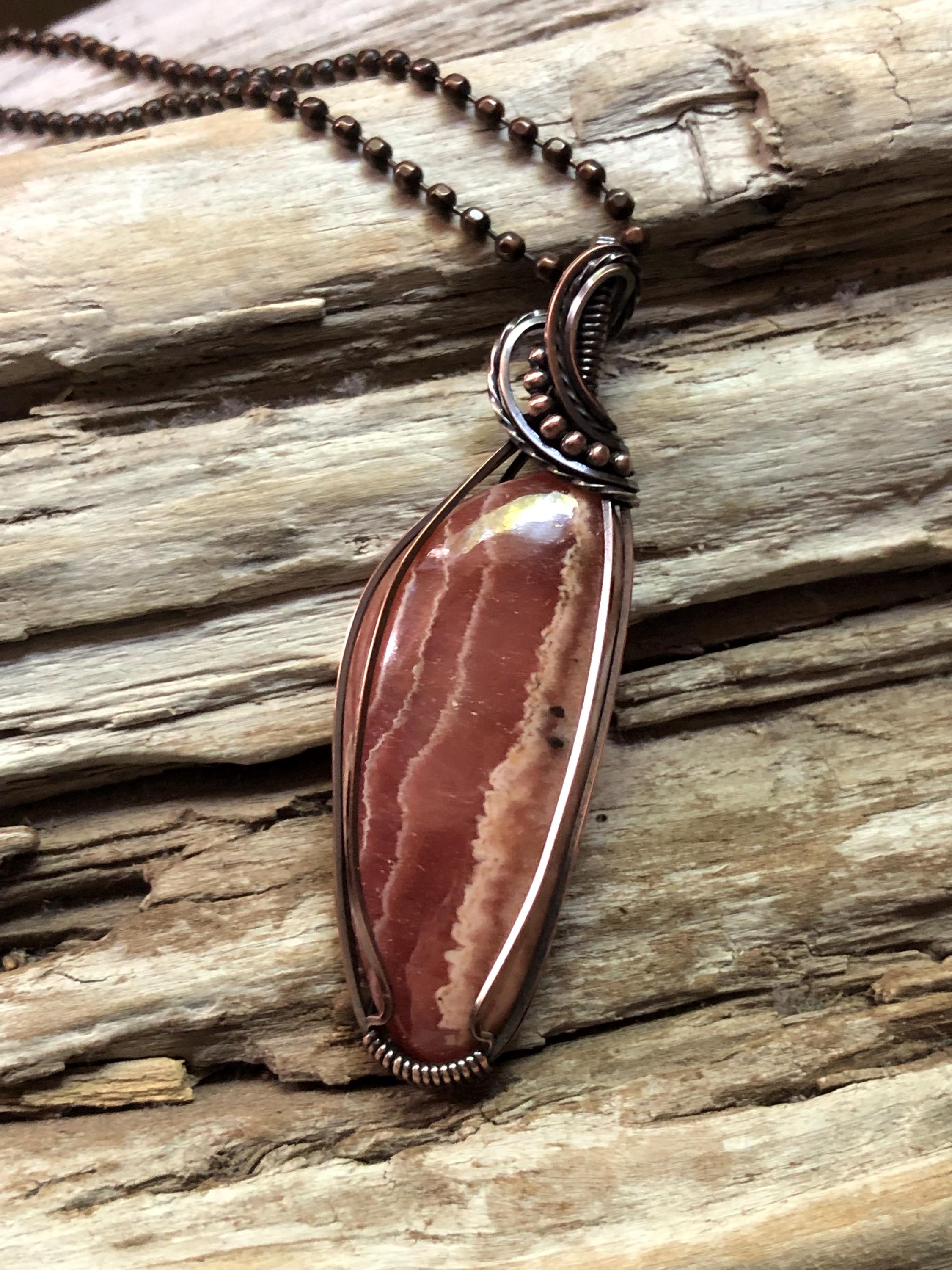 Collier Pendentif En Rhodochrosite Martelé Avec Fil D'argent Sterling 925 - Bijou élégant BUTW - 4919E