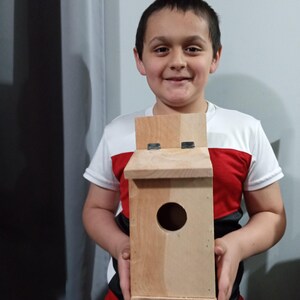 DIY-vogelhuisset voor kinderen - eenvoudig houtbewerkingsproject voor kleine bouwer