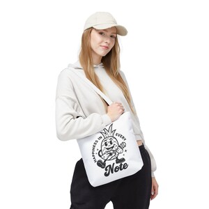 Bolsa de mano con guitarra y piña de dibujos animados retro: felicidad en cada nota, mensaje positivo, estilo vintage de los años 40, diseño en blanco y negro