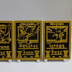Piatto Trio di Uccelli Leggendari – Articuno, Zapdos e Moltres – Stampato in 3D in Oro Nero