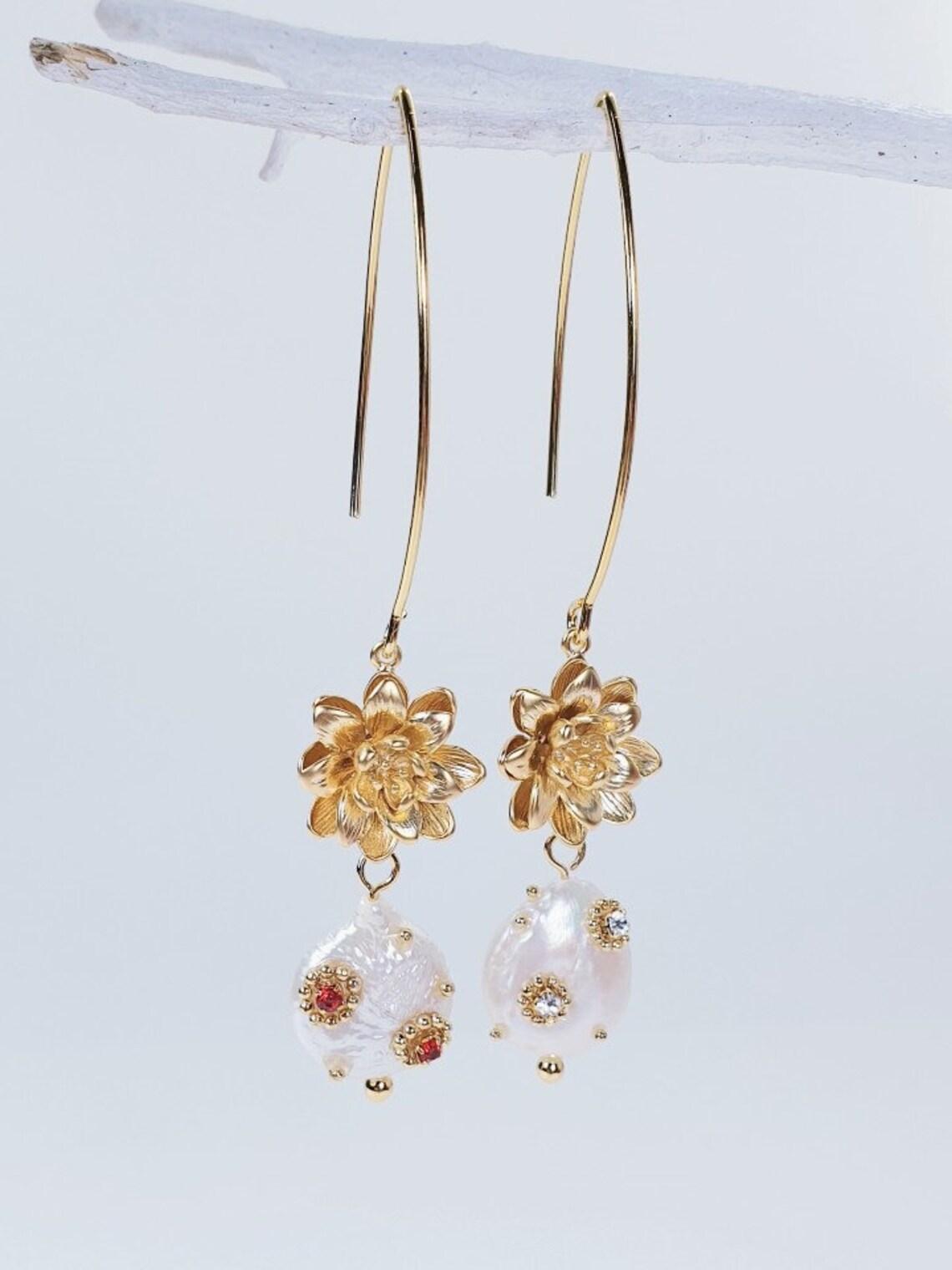 Factory outlet a undertakes elk Christmas sweater chain Long baroque natural pearl pendants wholesale main image 1