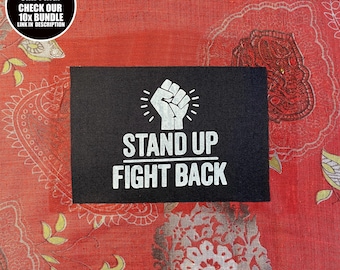 スタンドアップ・ファイトバック・パッチ：政治的抗議の縫い付けパッチ