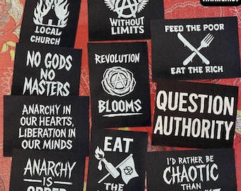 Toppe anarchiche: cotone nero stampato a mano e cucito - 10 modelli
