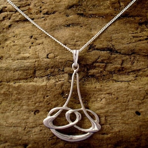 Pingente Art Nouveau em Prata, Colar Celta Artesanal em Prata de Lei, Joia para Presente