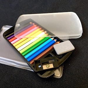 Mini set de lápices de colores: kit de arte de viaje con sacapuntas y goma de borrar.