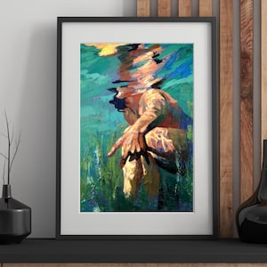 Puede incluir: Una pintura de una persona nadando bajo el agua. La persona está de espaldas al espectador y su brazo está extendido. El agua es de un color azul verdoso vibrante y hay toques de amarillo y naranja en el agua.