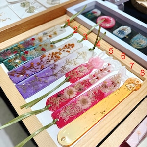 Nature-Inspired Bookmark, Resin Bookmark with Real Flowers, Handmade Bookmark, Book Lover Gift, Gift for Her, Unique Bookish Gift