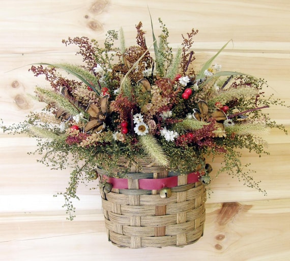Items similar to Country Dried Flower Wall Basket in Farmhouse Reds on Etsy