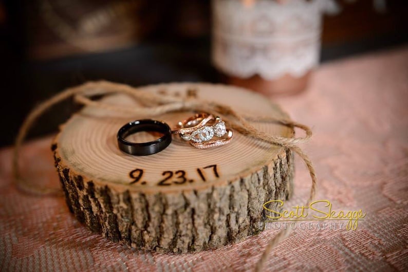 Ring Pillow Personalized Rustic Wood Slice Ring Bearer Pillow, Country Wedding Bild 4