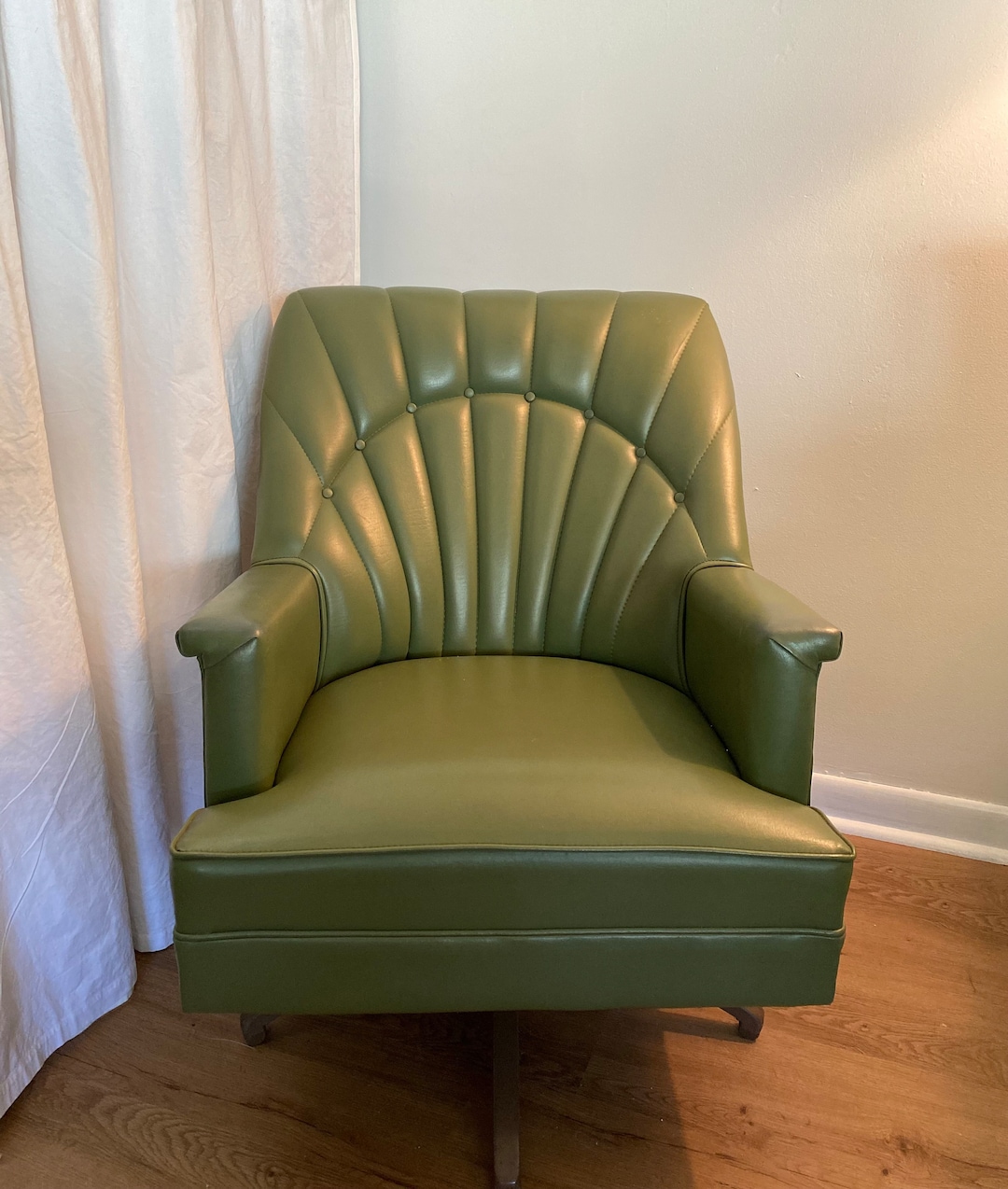 Mid Century Green Vinyl Chair 1950s Swivels Rocks Etsy